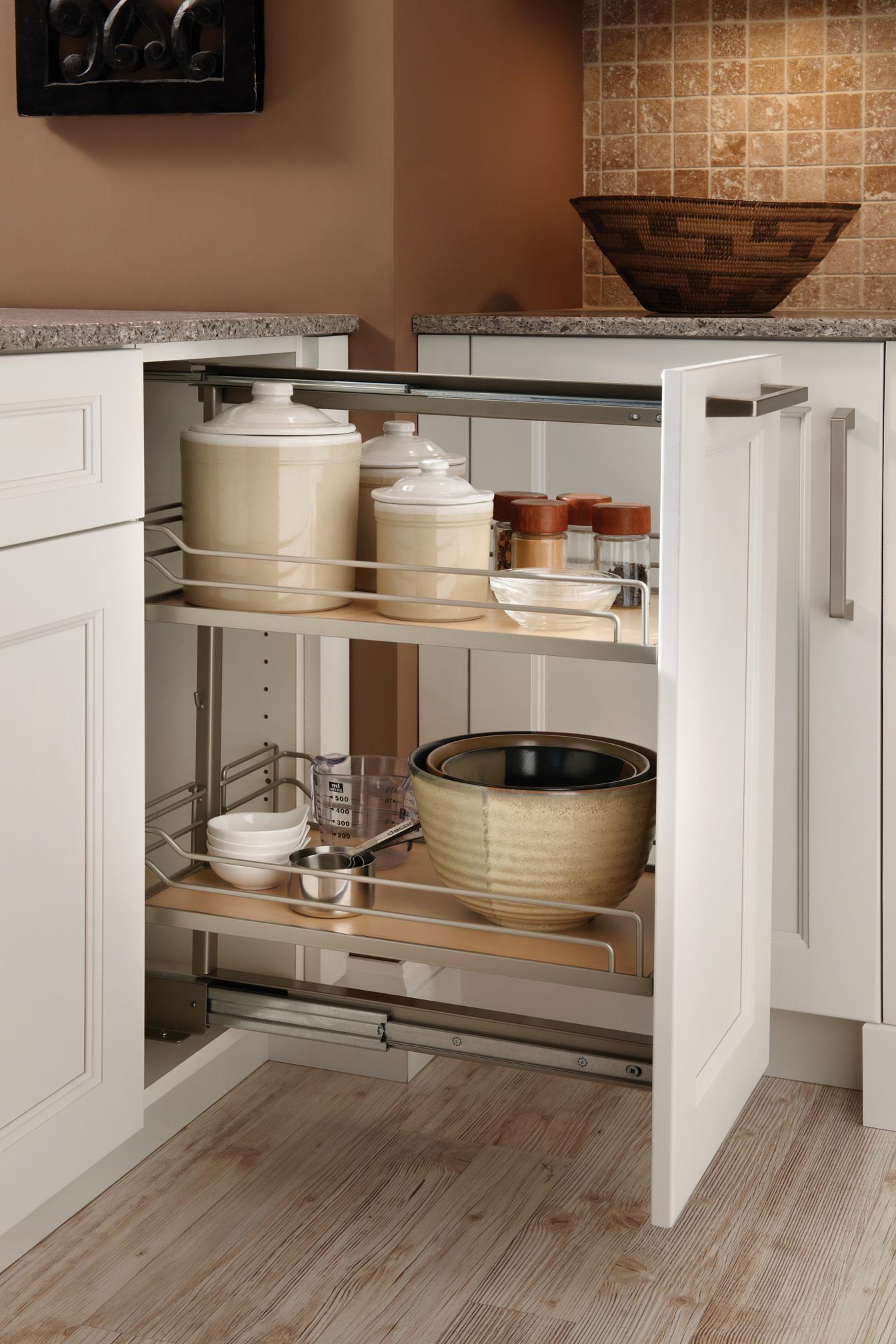 KraftMaid Full Access | Base with Pull-Out Storage