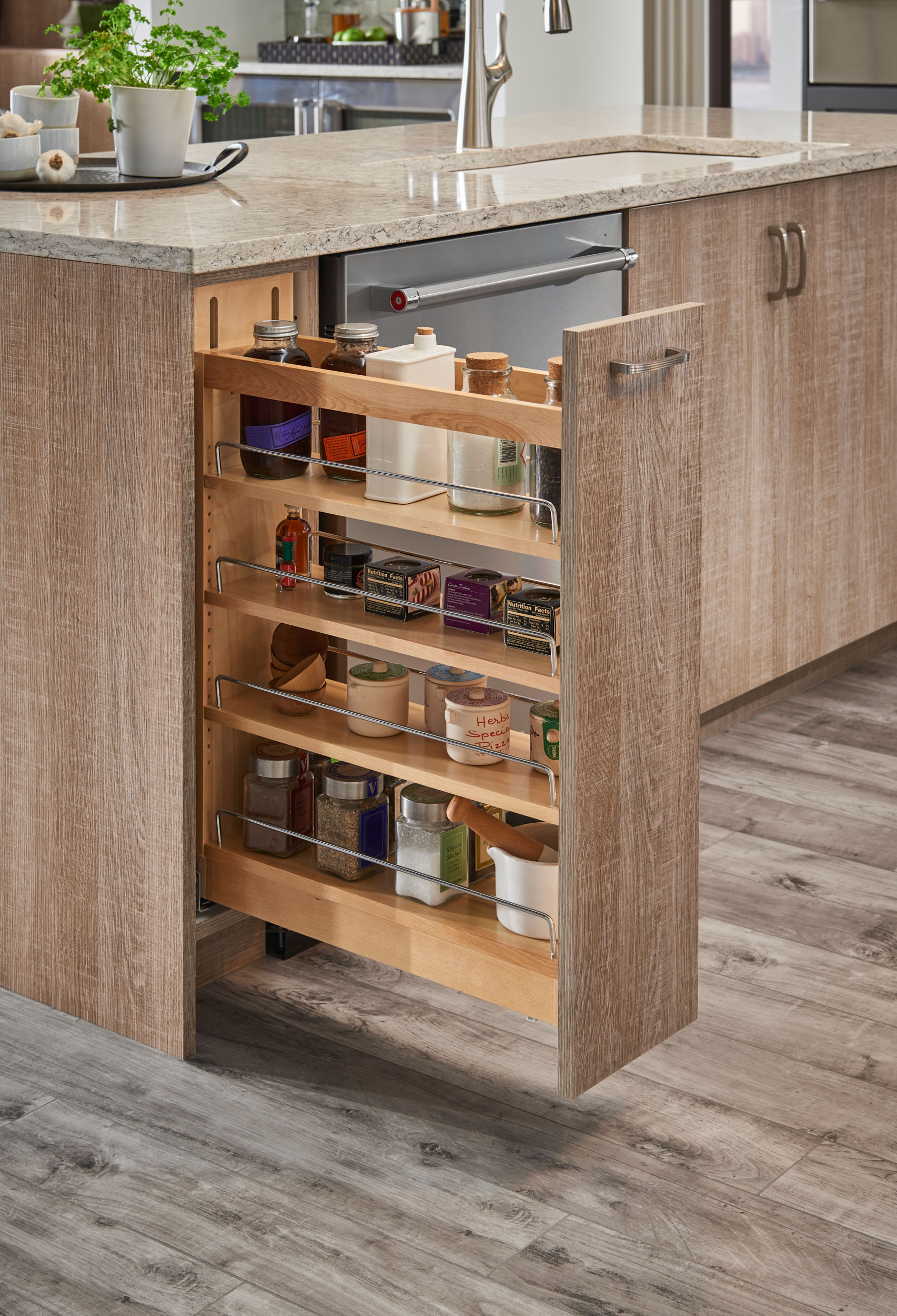 KraftMaid Full Access Pull Out Spice Rack Kitchen Cabinet   2018 Set3 E9 6D DET002 